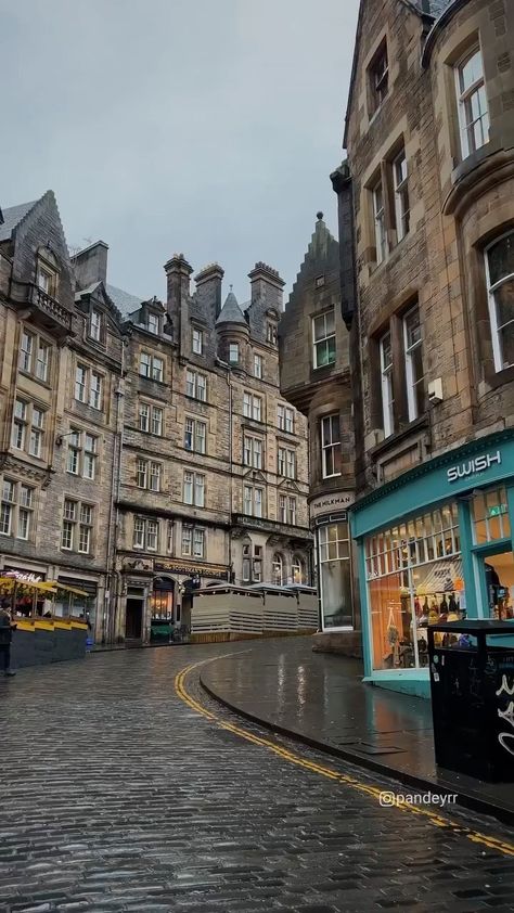 Castles of Scotland on Instagram: “Cockburn Street by @pandeyrr is a picturesque area with a unique townscape, located in the Old Town of Edinburgh. ▫️ It was created in 1856…” Cockburn Street Edinburgh, Edinburgh Old Town, Architecture Drawing Art, Village Life, Edinburgh Scotland, Drawing Art, Rainy Days, Architecture Drawing, Old Town