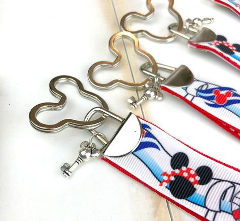 Disney Cruise Fish Extender Gifts, Disney Halloween Cruise, Disney Cruise Door Decorations, Disney Cruise Fish Extender, Disney Cruise Door, Disney Diy Crafts, Fe Gifts, Cruise Gifts, Fish Extender Gifts