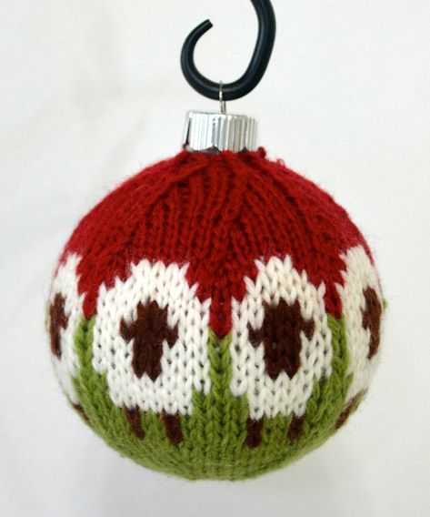 Ravelry: Sheep Balls by Dona Carruth Knit Christmas Ornaments, Easter Tree Ornaments, Sheep Crafts, Holiday Knits, Fair Isles, Christmas Knitting Patterns, Kwanzaa, Free Knitting Pattern, Christmas Knitting