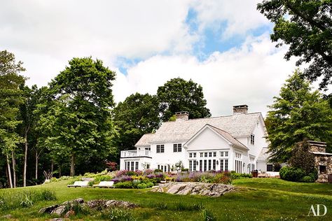 The landscape firm Sea Green devised the outdoor spaces, including a garden at the rear of the house. Conneticut Homes, Edie Parker, Architecture Exterior, Country Home, Architectural Digest, Marbella, Decor Interior Design, My Dream Home, Future House