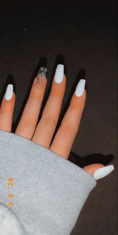 Unghie Sfumate, Spring Acrylic Nails, White Acrylic Nails, Simple Acrylic Nails, Casual Nails, Cute Gel Nails, Nails 2023, White Nail, Acrylic Nails Coffin Short