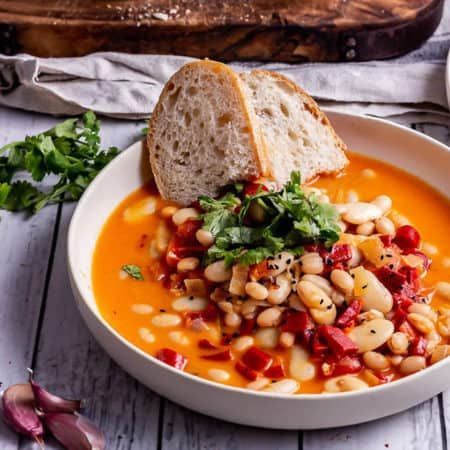 Here are 13 protein-packed Veganuary Recipes including drool-worthy breakfasts, lunches, and dinners to get you inspired to eat plant-based this month. Soup With White Beans, Vegan Vegetable Soup, Roasted Red Pepper Soup, Red Pepper Soup, Pepper Soup, Best Soup Recipes, Vegan Soup Recipes, Roasted Red Pepper, Stuffed Pepper Soup