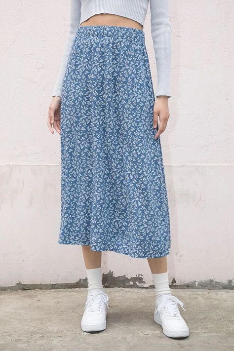 Blue Floral Skirt Outfit, Skirt Outfit Aesthetic, Floral Skirt Outfit, Phoebe Skirt, Blue Floral Skirt, Stylist Outfit, Long Skirt Fashion, Waist Stretches, Floral Blue Dress