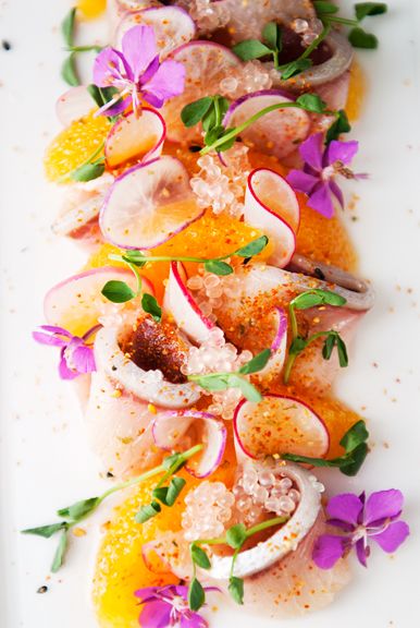 Crudo Recipe, Raw Fish Recipes, Sashimi Recipe, Sushi Recipes, Food Presentation, Seafood Dishes, Food Plating, Beautiful Food, Fish And Seafood