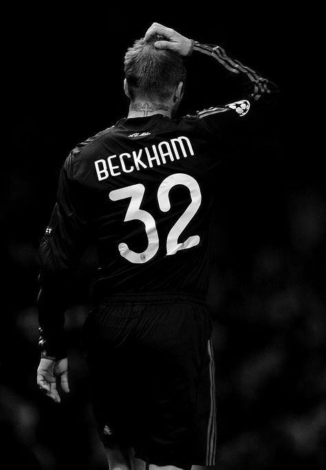 David Beckham David Beckham, World Famous, Soccer Players, Sports Jersey, Soccer, Football, Black And White, Sports, White