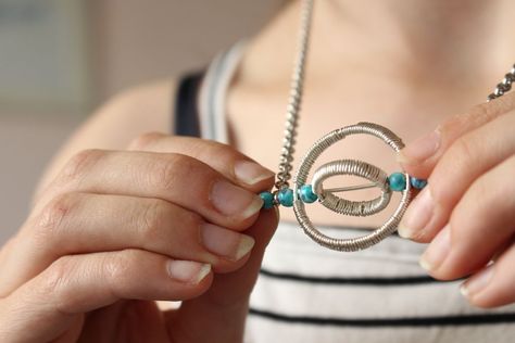 Picture of Fidget Pendant Fidget Necklace Diy, Fidget Necklace, Time Turner, Necklaces Ideas, Floating Diamond Necklace, Necklace Diy, Solitaire Necklaces, Jewelry Wire, Birthstone Gifts