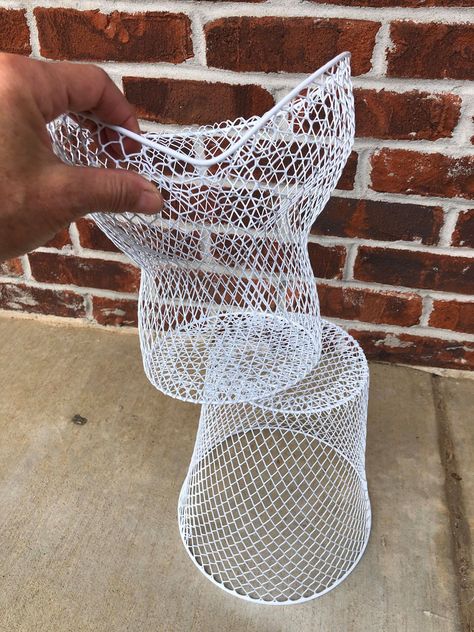 Mannequin Diy, Dress Form Decor, Wire Dress Form, Mannequin Decor, Dress Form Christmas Tree, Shabby Dress, Mannequin Christmas Tree, Chicken Wire Crafts, The Shabby Tree