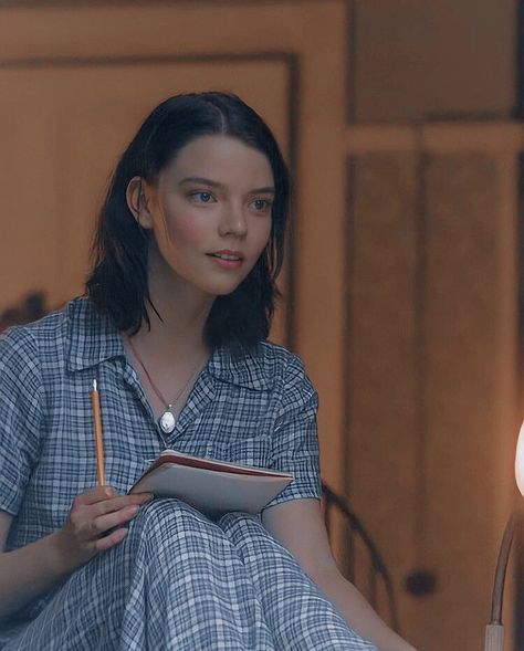 Brunette Character Inspiration, Anya Joy, Divine Rivals, Androgynous Hair, Lucas Till, Time Pass, Shatter Me, Anya Taylor Joy, Aesthetic People