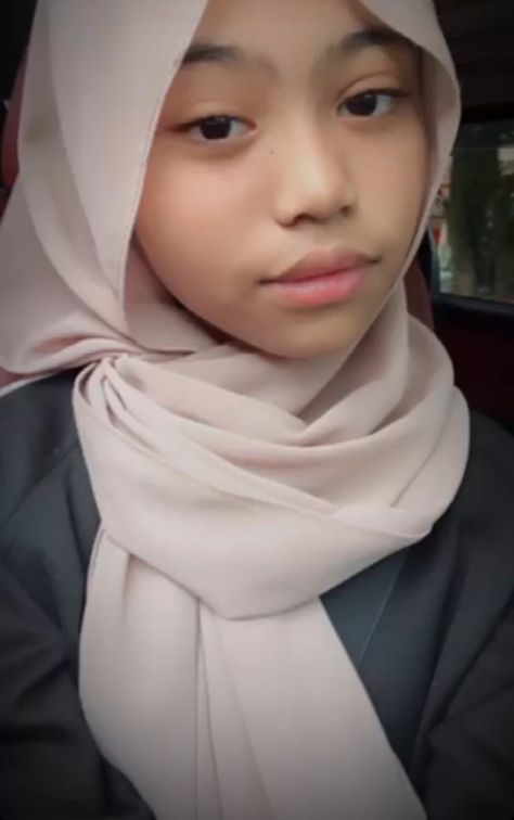 Modal Lancap, Malay Girl, Awek Melayu, Foto Cewek Hijab Aesthetic, Awek Tudung, Neckwear Women, Hijab Aesthetic, Arabian Beauty Women, Muslim Women Hijab