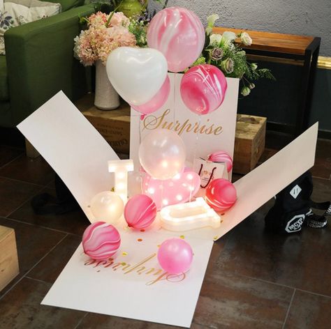 Best Gender Reveal Boxes - Ready Made Gender Reveal Box Gender Reveal Box Ideas, Best Gender Reveal, Gender Reveal Diy, Gender Reveal Box, Baby Gender Reveal Party Decorations, 16 Balloons, Idee Babyshower, Gender Reveal Gifts, Surprise Box Gift