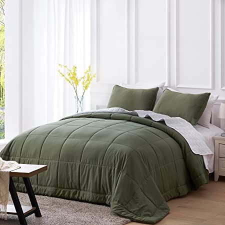 Amazon.com: Queen Size Comforter Set Lightweight Olive Green Quilt Set Square Pattern All Season 3 Pieces (90x90 inches, 1 Quilt, 2 Pillow Shams) : Home & Kitchen Olive Green Comforter, Green Comforter Sets, Twin Size Comforter, Linen Comforter, Green Comforter, Queen Comforter, King Comforter, Bedroom Aesthetic, Comforter Set