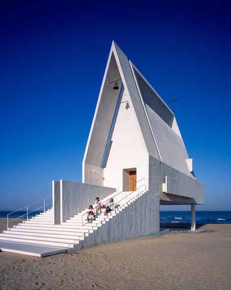 Gallery of Best Small Chapel Architecture & Design - 9 Vector Architects, Unique Destinations, Architecture Cool, Architecture Unique, China Beijing, Modern Church, Plans Architecture, Sacred Architecture, Religious Architecture