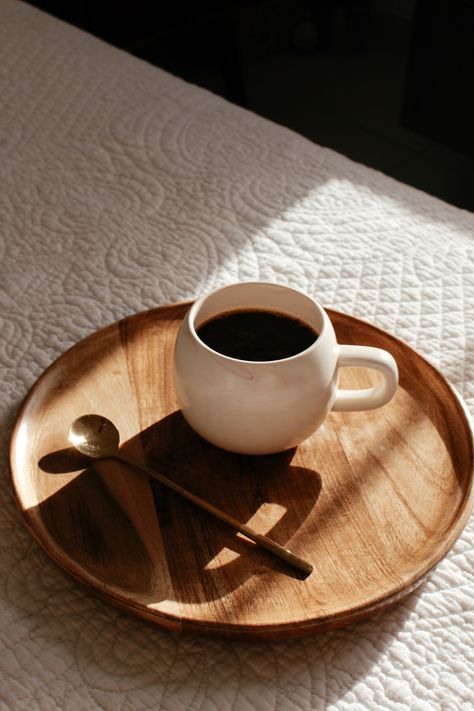 Wooden Tray Photography, Wood Product Photography Ideas, Wooden Product Photography, Tray Product Photography, Kitchen Product Photography, Small Coastal Kitchen, Tray Photography, Tableware Photography, Simple Outdoor Kitchen