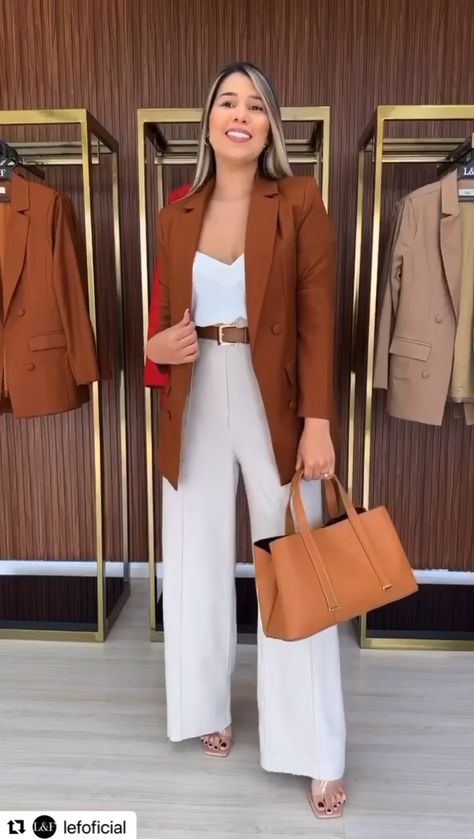 Rust Blazer Outfit, Wide Leg Pants Outfit Work, Contrast Outfit, Pants Outfit Work, Capsule Wardrobe Women, Meeting Outfit, Outfit Elegantes, Business Lady, Wide Leg Pants Outfit