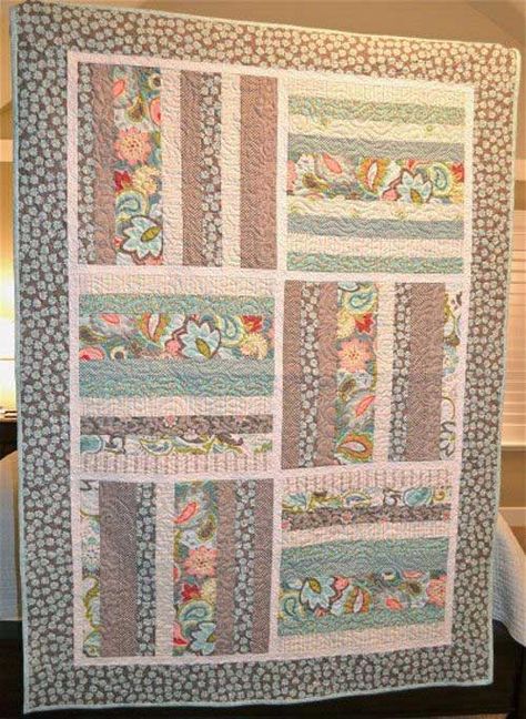 Quick Quilt, Fat Quarter Quilt, Lap Quilts, Pretty Quilt, Jellyroll Quilts, Strip Quilts, Quilting For Beginners, Scrappy Quilts, Free Quilting