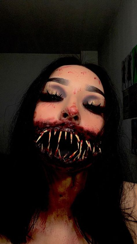 Insidious Demon Makeup, Stitched Mouth Makeup, Halloween Makeup Girl, Creative Halloween Makeup Looks, Gore Makeup, Halloween Make-up Looks, Holloween Makeup, Kostuum Halloween, Creepy Makeup