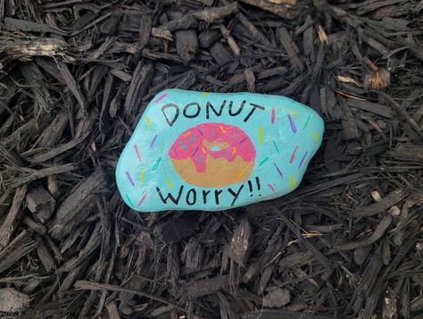 Donut Rock Painting, Rock Art Painting, Shell Painting, Donut Worry, Painted Shells, Kindness Rocks, Rock Painting Art, Drawing Tips, Rock Painting