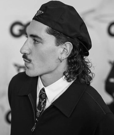 Hector Bellerin Aesthetic, Hector Bellerin Outfit, Viking Hairstyles Female, Fine Males, Grunge Life, Brooke Shields Young, Hector Bellerin, Clean Fits, Hairstyle Names