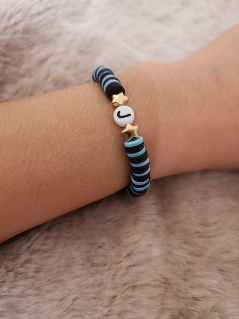 ✨J✨ Black Clay Bead Bracelet, Burr Basket, Clay Bead Bracelet, Bracelets Ideas, Black Clay, Clay Bead, Letter J, Blue And Black, Clay Beads