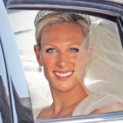 Zara Phillips wedding, 2011 Zara Phillips Wedding, Royal Wedding Gowns, Zara Tindall, Zara Phillips, Mike Tindall, Reine Elizabeth, Royal Wedding Dress, British Royal Families, Prince Phillip