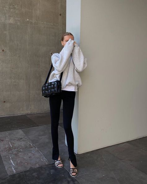 Marie von Behrens (@mvb) • Instagram photos and videos Fashion Overalls, Spotty Dress, Japanese Minimalist, Bra Fashion, Hem Leggings, How To Wear Leggings, Drawing Fashion, Leggings Outfit, Legging Outfits