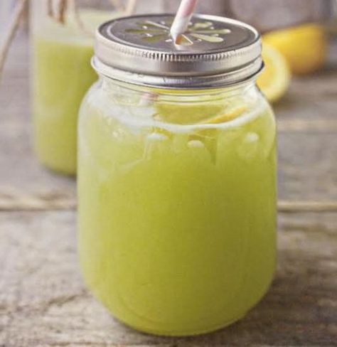 Juice With Pears, Apple Pear Juice Recipe, Pear Juice Recipes Juicers, Pear Juicing Recipes, Pear Juice Recipes, Pear Smoothie Recipes, Benefits Of Celery Juice, Cold Pressed Juice Recipes, Clean Juice