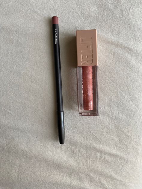 Lipgloss And Lip Liner, Lipliner And Lipgloss Combos, Chloe Aesthetic, Mac Lipliner, Mac Gloss, Mac Whirl, Mac Lipgloss, Makeup Lipgloss, Lip Combos