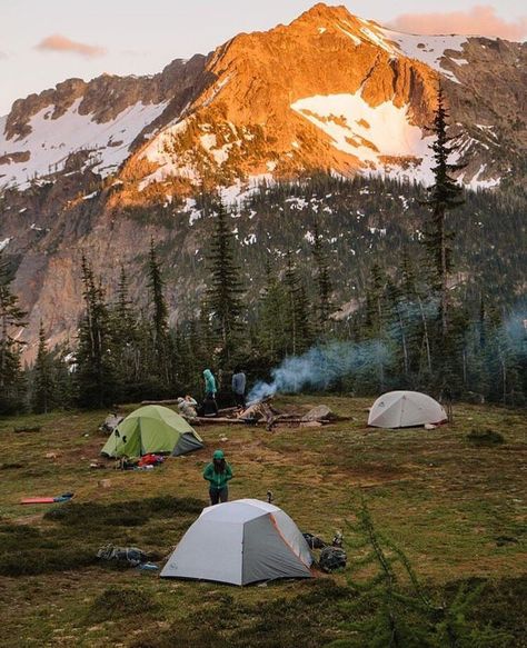 ☽pinterest//kaileyhartx☾ | launch your life. self-care. finances. relationships. career. Tenda Camping, Camping Inspiration, Hiking Photography, Camping Photography, Camping Spots, Camping Supplies, Camping Survival, Camping Life, Camping Experience