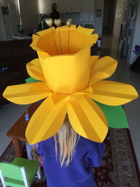 Daffodil hat for Easter Parade Spring Hat Parade, Easter Hat Parade Ideas, Easter Bonnet Competition, Easter Hat Parade, Easter Bonnets, Daffodil Day, Parade Ideas, Easter Hat, Silly Hats