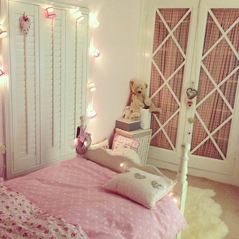 Pink bedroom Comfort Vibes, 2014 Aesthetic, Styl Shabby Chic, Pink Throw, Princess Room, Girly Room, Pretty Room, Kawaii Room, House Room