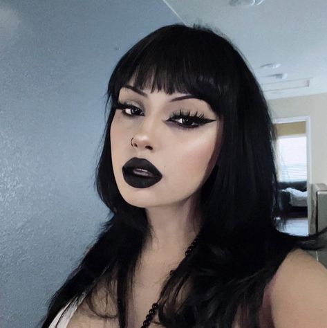 Black Lipstick Makeup, Lipstick Vintage, Goth Eye Makeup, Dark Makeup Looks, Goth Gifts, How To Impress, Alt Makeup, Dark Lipstick, Black Lipstick