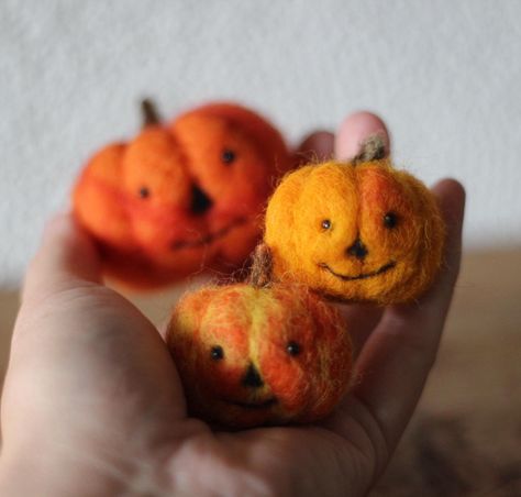 Needle felted pumpkin decor - set of three pumpkins. 100 % wool. Largest approx. 2 inches diameter, smallest - 1 inch diameter. With or without Jack - o lanter  faces ( with glass bead eyes) Needle Felting Pumpkin, Needle Felt Halloween, Crichton Projects, Felt Jack O Lantern, Felted Pumpkins, Diy Pumpkins Crafts, Pumpkin Ornament, Needle Felting Diy, Felt Pumpkins