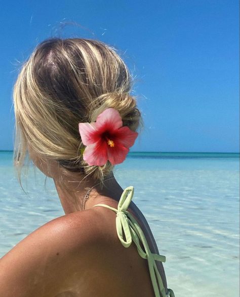 Preppy Hairstyles, Stunning Hairstyles, Trendy Beach, Pool Hairstyles, Effortless Hairstyles, Favorite Hairstyles, Summer Dream, Summer Photos, Summer Pictures