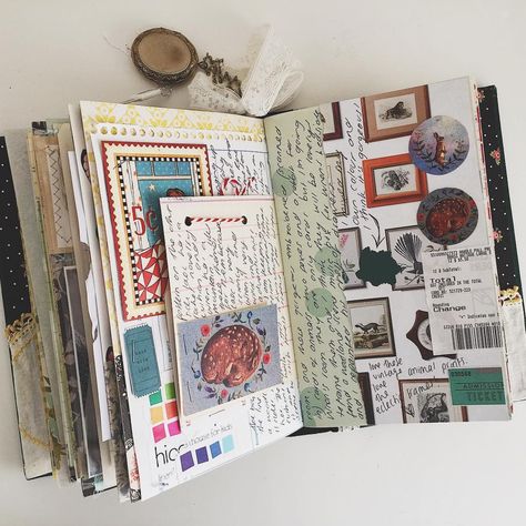 Picture Journal Ideas, Picture Journal, Smash Journal, Scrapbook Book, Art Journal Therapy, Vintage Junk Journal, Journal Aesthetic, Creative Journal, Arte Sketchbook