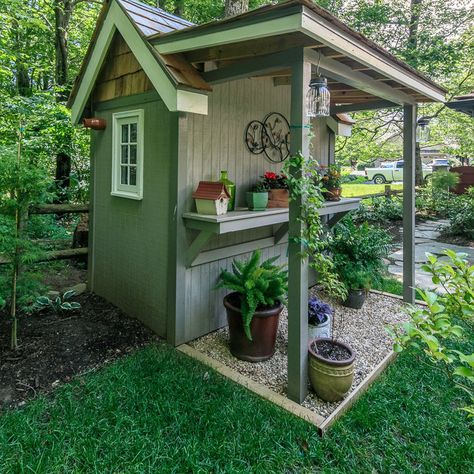 Small Potting Shed, Farmhouse Sheds, Ladder Ideas, Small Patio Design, Modern Shed, Pinterest Garden, Backyard Studio, Potting Sheds, Shed Design