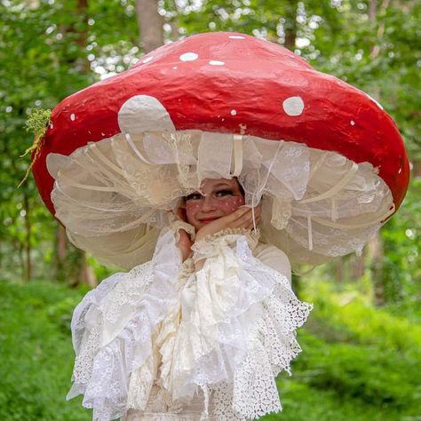 Umbrella Mushroom, Mushroom Diy, Karneval Diy, Mushroom Outfit, Faerie Aesthetic, Mushroom Core, Mushroom Costume, Fairy Cosplay, Fairy Outfit