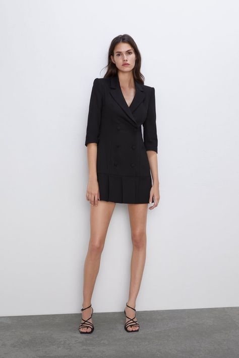 PLEATED BLAZER DRESS - Blazer Dresses-DRESSES | JUMPSUITS-WOMAN | ZARA United States Blazer Casual Outfit, Work Outfits Frauen, Pleated Blazer, Work Blazer, High Street Fashion, Casual Blazer, Blazer Outfits, Work Outfits Women, Blazer Fashion