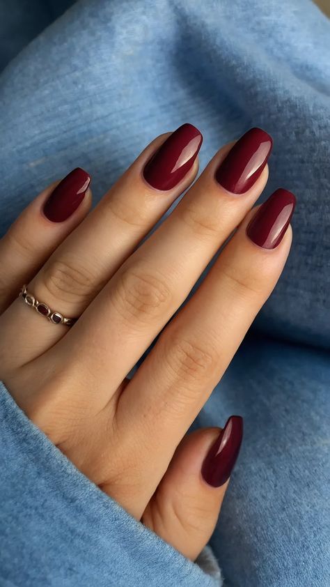 Simple Nail Colors Fall, Dark Fall Acrylic Nails, Autumn Nails Plain, Short Nails Neutral Colors, Fall Into Winter Nails, Natural Nail Ideas Fall, Cute Fall Nails Square, October Pedicure Colors, Nail Autumn Design