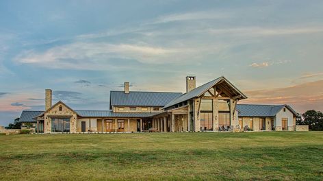 Texas Style Homes, Rustic Homestead, Architect Portfolio, Country Home Exterior, Country Floor Plans, Country Modern Home, Jackson Hole Wy, Farmhouse Architecture, Hill Country Homes