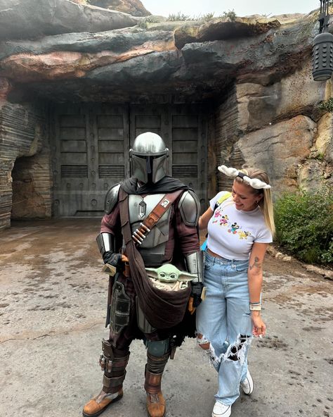 ⭐️ May the 4th be with you…. . . . #starwarsday #starwars #starwarsday2024 #hollywoodstudios #galaxysedge #galaxysedgedisneyworld #disneysprings #reycosplay #mandalorian #mando #grogu Mandalorian Group Costume, Mando Costume, Rough Day Mandalorian, I Have Spoken Mandalorian, The Armorer The Mandalorian Cosplay, Mand’alor Din Djarin, Rey Cosplay, Galaxy's Edge, May The 4th