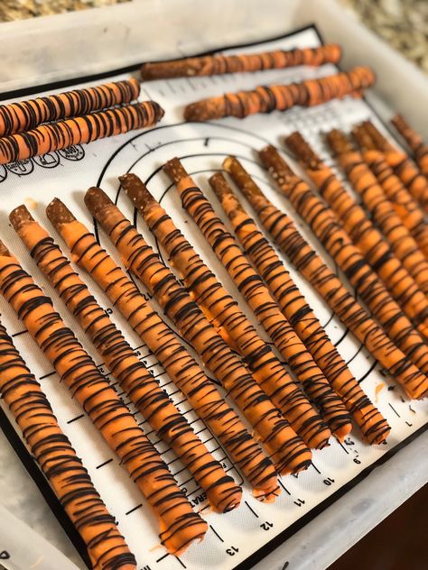 Tiger Pretzels, Tiger Tails Pretzels, Winnie The Pooh Chocolate Covered Pretzels, Tiger Themed Food, Winnie The Pooh Chocolate Pretzels, Tiger Cookies, Basketball Themed Birthday Party, Custom Treats, Design Chocolate