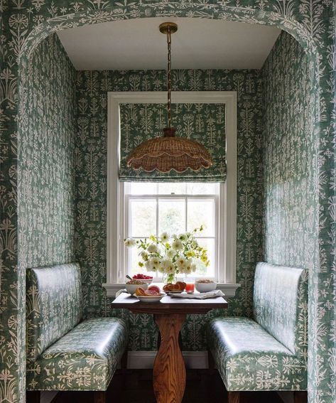 Lewis & Wood on Instagram: “A green dream by @lizziecullencox 💚 : : Papyrus Malachite wallpaper & fabric : : #wallpaper #interiordesign #interiorinspo #lewisandwood” Malachite Wallpaper, Built In Banquette, Kitchen Banquette, Cozy Breakfast Nook, Kitchen Nook, Dining Nook, Updating House, Breakfast Nook, Breakfast Room