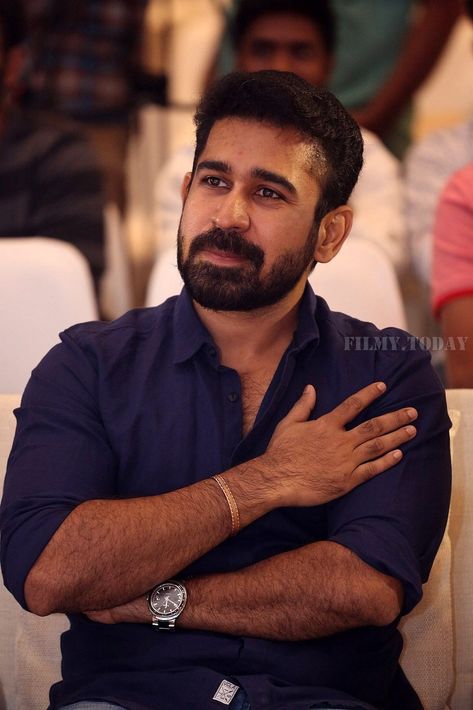 Vijay Antony, Painting Sky, Audio Engineer, Indian Music, Thriller Film, Love Posters, Music Composers, Tamil Cinema, Naan