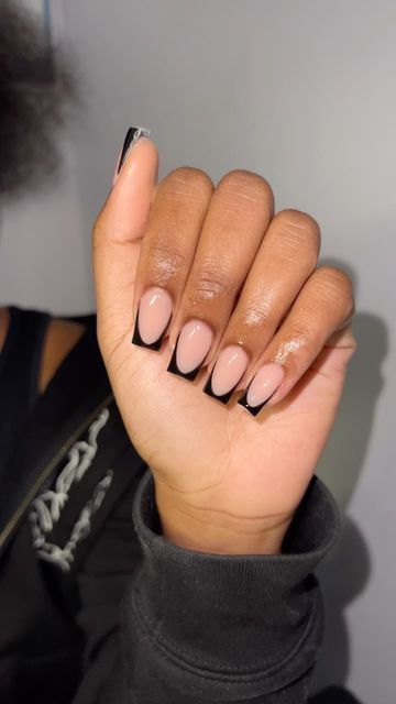 Short Acrylic Nails Designs Black, Short Black Frenchies, Black Frenchies Nails, Frenchies Acrylic Nails, Frenchies Nails, Black Frenchies, Beauty Maintenance, Black French Tip, London Nails