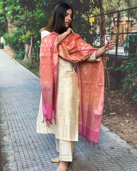 Beige cotton silk kurta setIt comes comes with mirror work on the kurta sleeves and base of the pantsThe set is paired with a chanderi Benarasi dupatta. Suit With Banarsi Dupatta, Benarasi Dupatta, Banarsi Dupatta, Plain Suit, Silk Kurta Set, The Secret Label, Silk Kurti Designs, Indian Kurti Designs, Saree Wearing