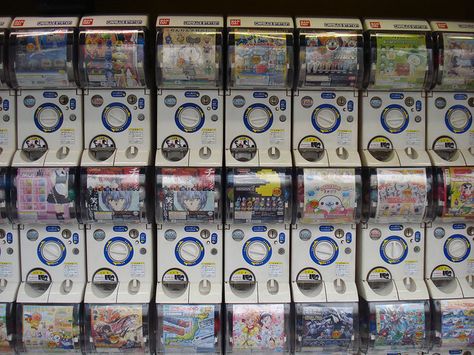 Gatcha Machine Japan, Capsule Machine, Dream Mansion, Toy Machine, Japanese History, Anime Store, Vending Machines, Japan Trip, Tom Kaulitz