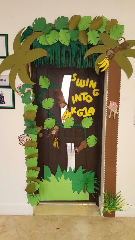 Jungle Theme Kindergarten Activities, Exhibition Theme Ideas, Jungle Theme School Decorations, Jungle Theme For Preschool, Jungle Door Decorations, Jungle Theme Classroom Door, Jungle Theme Bulletin Boards, Classroom Decor Jungle, Jungle Classroom Door