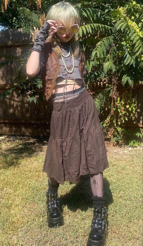 Dark Pixie Outfits, Masculine Fairy Outfits, Nature Punk Fashion, Crow Core Fashion, Fawncore Outfit, Fairy Punk Outfits, Messy Clothes Aesthetic, Trashcore Fashion, Nature Goth Outfit