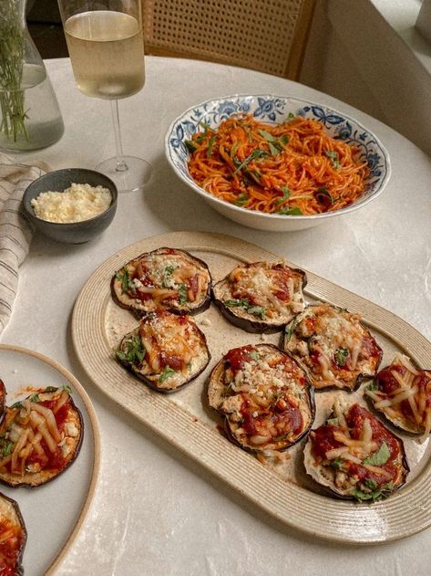 Low Carb Eggplant, Eggplant Pizza, Eggplant Pizzas, Wellness Content, Pizza Bites, Wellness Lifestyle, Delicious Healthy Recipes, Pretty Food, Easy Healthy Recipes