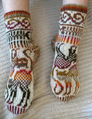 cat motif socks Cat Patterns, Knitted Cat, Hand Knit Socks, Cat Socks, Haken Baby, Crochet Socks, Sock Knitting Patterns, Knitted Socks, Sock Patterns